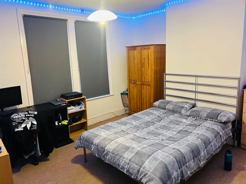 128 Radford Boulevard - 4 Bedroom 3 Bathroom Student House - Thumbnail 4